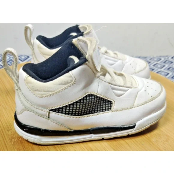 Nike Air Jordan Flight baby / toddler Size US 8C White Sneaker - Picture 4 of 16